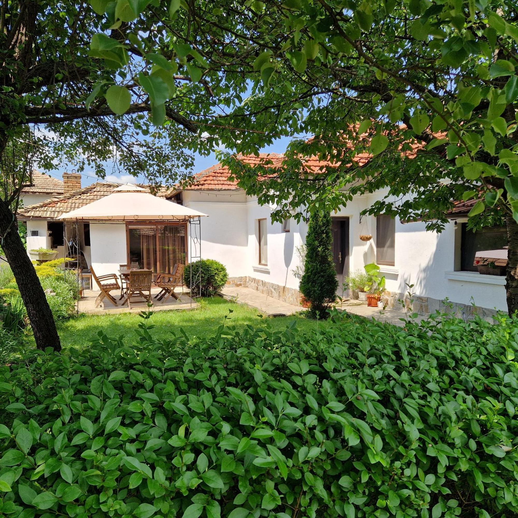 Къща За Гости Casa Blanca Villa Targovishte  Eksteriør billede